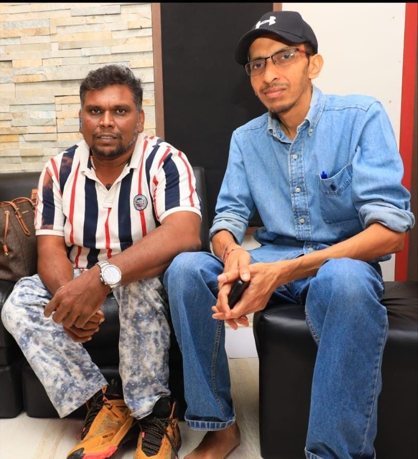 satsona (@satishmusic76) on Twitter photo Hi All
On the Joyful Occasion of Vijay sir's Birthday, here is a Special powerpacked Song #vaathalapathyvaa as a Gift to him and his fans
youtu.be/eVf8uVsk8q0?si…
Happy birthday <a href="/vijay/">Vijay</a> anna❤️
Thanks
<a href="/lyricistkaruna/">Karunakaran@Lyricist 🌟🖊️</a>
<a href="/theactorvijay/">Actor Vijay Fans</a>
@ActorVijaySquad
<a href="/VijayOfficial/">Actor Vijay</a> Hi All
On the Joyful Occasion of Vijay sir's Birthday, here is a Special powerpacked Song #vaathalapathyvaa as a Gift to him and his fans
youtu.be/eVf8uVsk8q0?si…
Happy birthday <a href="/vijay/">Vijay</a> anna❤️
Thanks
<a href="/lyricistkaruna/">Karunakaran@Lyricist 🌟🖊️</a>
<a href="/theactorvijay/">Actor Vijay Fans</a>
@ActorVijaySquad
<a href="/VijayOfficial/">Actor Vijay</a>