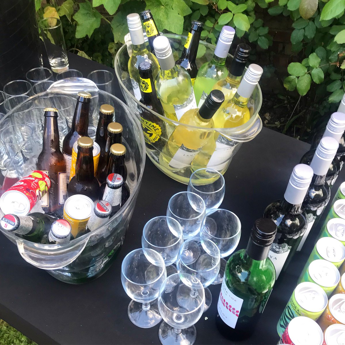 Act VI Scene III: A teachers’ garden party in the grounds of the boarding house, the boys are learning poetry by heart and the bunting has gone up for Proms in the Quad… 🎓🍷