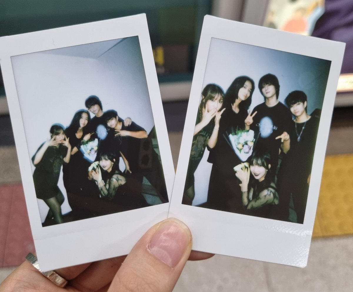 gnokllum's tweet photo. 체키찍고가라구 진짜 인스탁스 들고온 밴드 어떤데.... 진짜 사랑해.... #starrywave 평생 응원해.... 내가 좀더 열심히 영업해볼게... 나이제 오타쿠 영업 어케하는지 조금 알거같으니깐...... 
j락을 기깔나게 말아주는 여성보컬 k밴드 >스태리웨이브< 많관부... https://t.co/1QrmRVhyKR