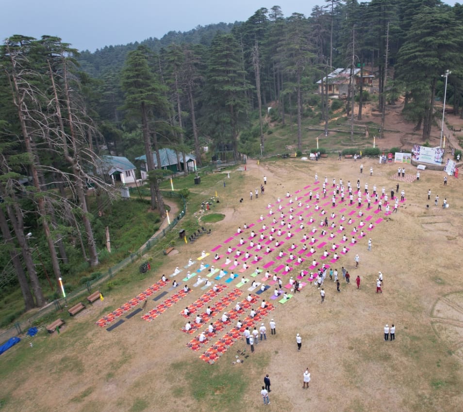 Devender Singh Bhau (@_dsbhau) on Twitter photo A recap of participants including officials, stakeholders, students & tourists performing yoga in #InternationalDayOfYoga event organized by <a href="/JandKTourism/">Jammu & Kashmir Tourism</a>  at Main Meadow, Patnitop, with <a href="/Skyview_SBE/">Skyview By Empyrean</a> as hospitality partner.
#YogaForSelfAndSociety
#VisitPatnitop
#AmazingJammu A recap of participants including officials, stakeholders, students & tourists performing yoga in #InternationalDayOfYoga event organized by <a href="/JandKTourism/">Jammu & Kashmir Tourism</a>  at Main Meadow, Patnitop, with <a href="/Skyview_SBE/">Skyview By Empyrean</a> as hospitality partner.
#YogaForSelfAndSociety
#VisitPatnitop
#AmazingJammu