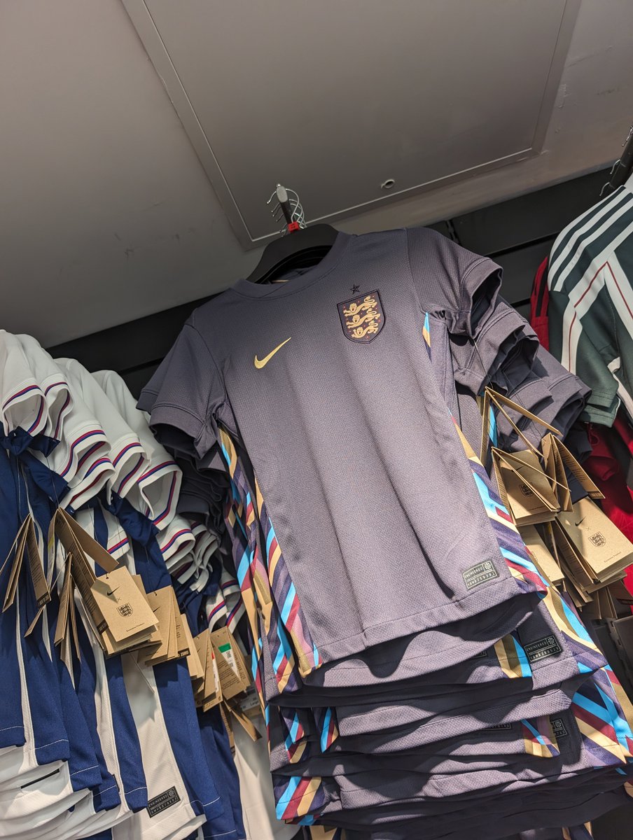 Castle Quay (@castle_quay) on Twitter photo It's going to be Euros summer! βοΈ The Euros 2024 officially kicked off today so what better way to get ready for the upcoming matches than by shopping football tee's at Sports Direct! Who are you rooting for this year? π
#Banbury #Oxford #CastleQuay #Euros2024 #Football It's going to be Euros summer! βοΈ The Euros 2024 officially kicked off today so what better way to get ready for the upcoming matches than by shopping football tee's at Sports Direct! Who are you rooting for this year? π
#Banbury #Oxford #CastleQuay #Euros2024 #Football