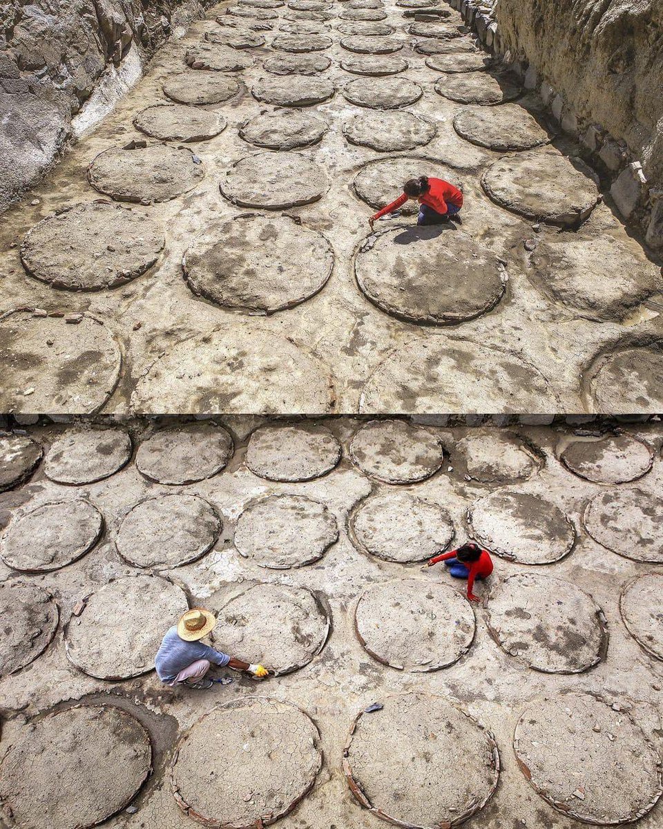 IVelency's tweet photo. 2,800-year-old Pithoi discovered in Van #Çavuştepe Castle. #Urartian King II. Grain, oil and wine were stored in 120 pithos, each with a capacity of 300 kilograms, in the castle built by #Sardur.
#Úrtime
#Urtime
#Uram
#Sár -úr #Hinni #Hittiti #Hit #Hite
#Sardurihinili https://t.co/ro4GODDJsg