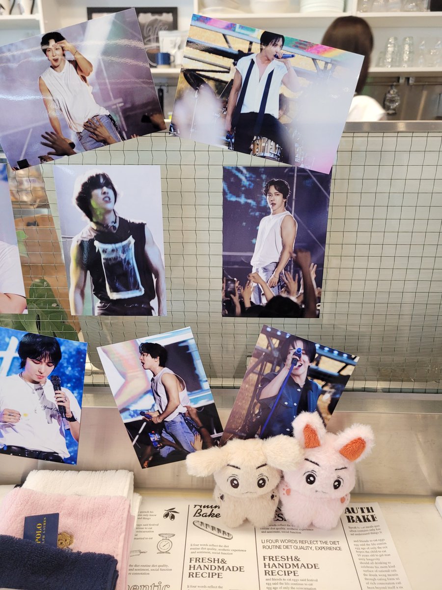 sery5141's tweet photo. #용화는_기억해_넌_잘하고_있어
#here622

<생일카페>
같은 마음인 사람들이 모여 공간을 가득 채우는 모습이 너무 감동적이었던 이틀🍀 이렇게 사진과 소리, 존재만으로도 수많은 고무들에게 행복과 힘을 주는 용화(오빠)도 언제나 행복이 가득했으면 좋겠다는 생각을 하게 됐던 이틀🍀💕 https://t.co/rYbqRW7654