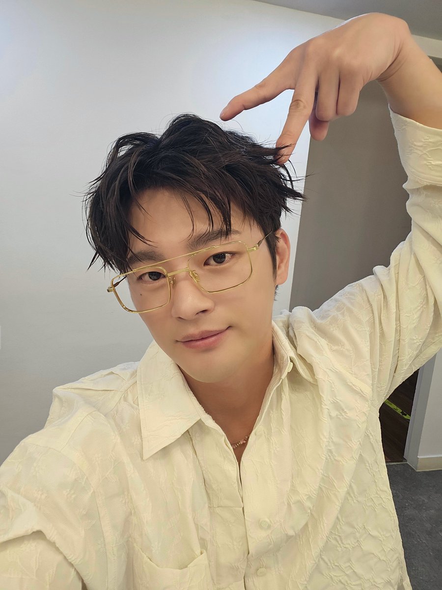 Whatsup_Inguk's tweet photo. [#📸]
꽁꽁 얼어붙은 한강 위로
꾹냥이가 걸어다닙니다 🐈‍⬛

#SEOINGUK #서인국 #ソ・イングク
#COMEBACK #Out_of_time https://t.co/CGGEl14T5l