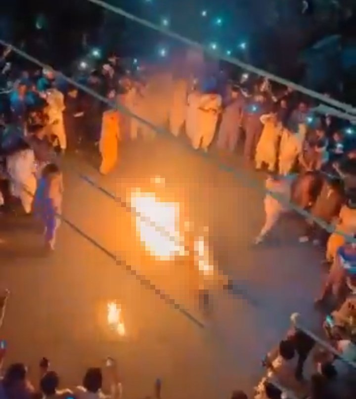 Politics in the name of hatred, bigotry and religion burnt another human alive in Pakistan. When these beasts were celebrating by burning human beings, the interior minister was enjoying a dinner in Karachi.
Viruses like TLP must be eliminated if Pakistan is to be spared. #Swat