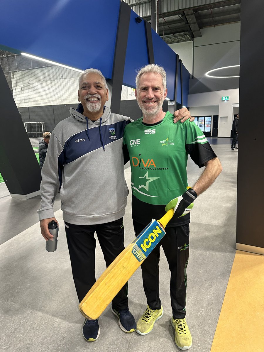 Gecks69's tweet image. A privilege to step on court with the great Jude Rose &amp;amp; Casey Stars ⭐️ Croydon Raiders far too good today, but Jude turned back the clock &amp;amp; caught everything! 🖐️ Thanks for the opportunity to play @JamesDornan1978 ❇️

facebook.com/share/p/5SAWCc…

2024 INDOOR NATIONALS
1 WEEK TO GO