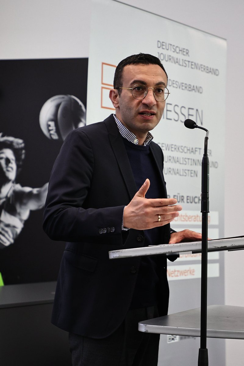 Schönen guten Morgen und liebe Grüße aus #frankfurtammain. In diesen Minuten startet unser Landesverbandstag 2024 und Oberbürgermeister @MikeJosef2023 begrüßt unsere Delegierten. Er betont in seiner Rede, dass es wichtig ist, als Arbeitgeber attraktiv zu sein und fair zu bezahlen