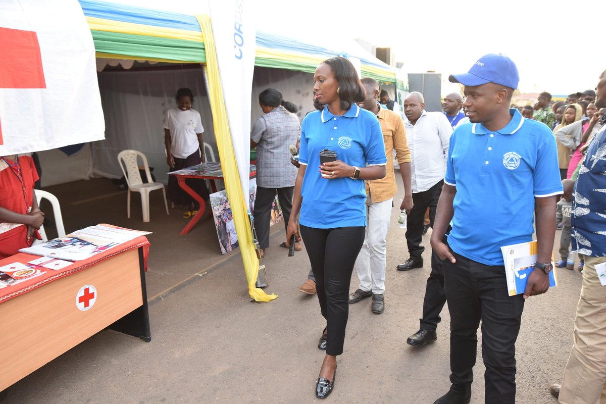 Mu Gusoza #OpenDay, Yaberaga mu karere ka <a href="/GicumbiDistrict/">Gicumbi District</a> , Umuryango utari uwa Leta <a href="/RatiRwanda/">RATI RWANDA</a>, washimiwe n'Umuyobozi w'Akarere <a href="/NzabonimpaEmmy/">Emmanuel NZABONIMPA</a>, kuruhare rwawo Mukwigisha Abaturage Gahunda ya #BYIKORERE, Unyuze kurubuga <a href="/IremboGov/">IremboGov</a>, kuri irembo.gov cg ukanze *909#,