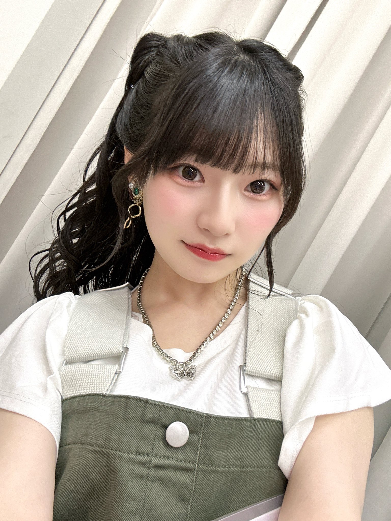 青木陽菜 チェキ④ サンプル右端 青木陽菜手渡し直筆サインミニブロマイドチェキ
