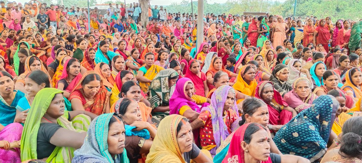 AmbaPrasadINC's tweet photo. *मैं और मेरा परिवार हमेशा से क्षेत्र की जनता के हक में लड़ते आए हैं और आख़री सांस तक आगे भी ये हक़ और अधिकार की लड़ाई जारी रहेगी।* 

केरेडारी प्रखंड क्षेत्र के बेंगबरी पंचायत  स्थित बसरिया मंगल बाजारटाड़ में चट्टी बरियातू एवं केरेडारी कोयला खनन परियोजना के विस्थापित और प्रभावित https://t.co/5baCSGtmCC