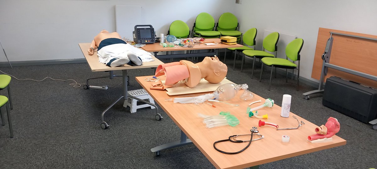LeeELLIS11's tweet photo. ALS weekend teaching with the wonderful faculty at @MSEHospitals ....Good luck candidates. https://t.co/u1pSEPB6fS