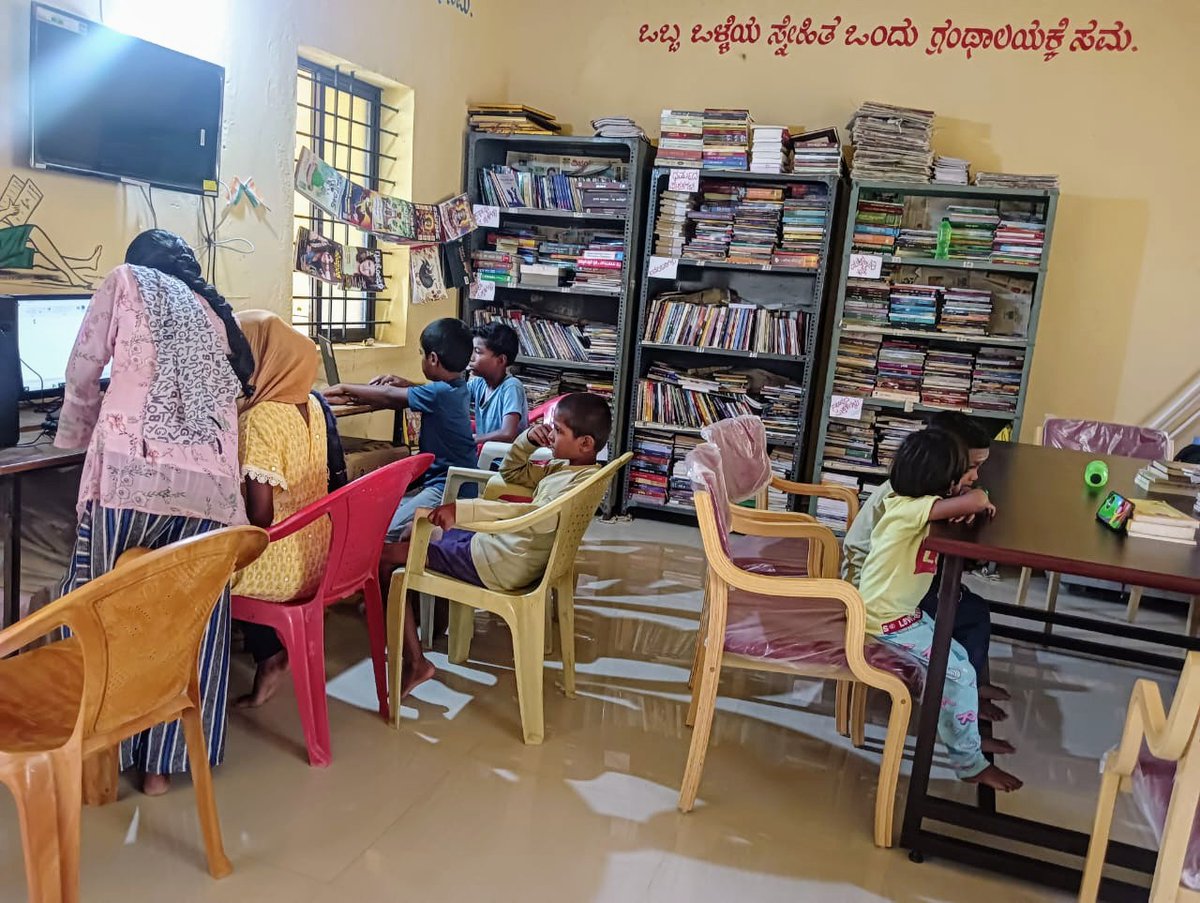 CMDharennavar's tweet image. ನಾವು ಓದುವ ಸಮಯದಲ್ಲಿ ಗ್ರಂಥಾಲಯಗಳು ನಗರ ಪ್ರದೇಶಗಳಿಗೆ ಸೀಮಿತವಾಗಿದ್ದವು . ಈಗ ಗ್ರಾಮ ಪಂಚಾಯತಗಳಲ್ಲಿಯೂ ಲಭ್ಯವಿರುವುದರಿಂದ, ಗ್ರಾಮೀಣ ಮಕ್ಕಳ ಮುಖದಲ್ಲಿ ಮಂದಹಾಸ ಮೂಡಿದೆ.
ಗ್ರಾಮಗಳ ಚಿತ್ರಣ ಅಭಿವೃದ್ಧಿಯತ್ತ ...ದೇಶ ಪ್ರಗತಿಯತ್ತ...
@readingkafka @swaroopatk #librariesforall #rurallibraries #dharwad #GpKatnur