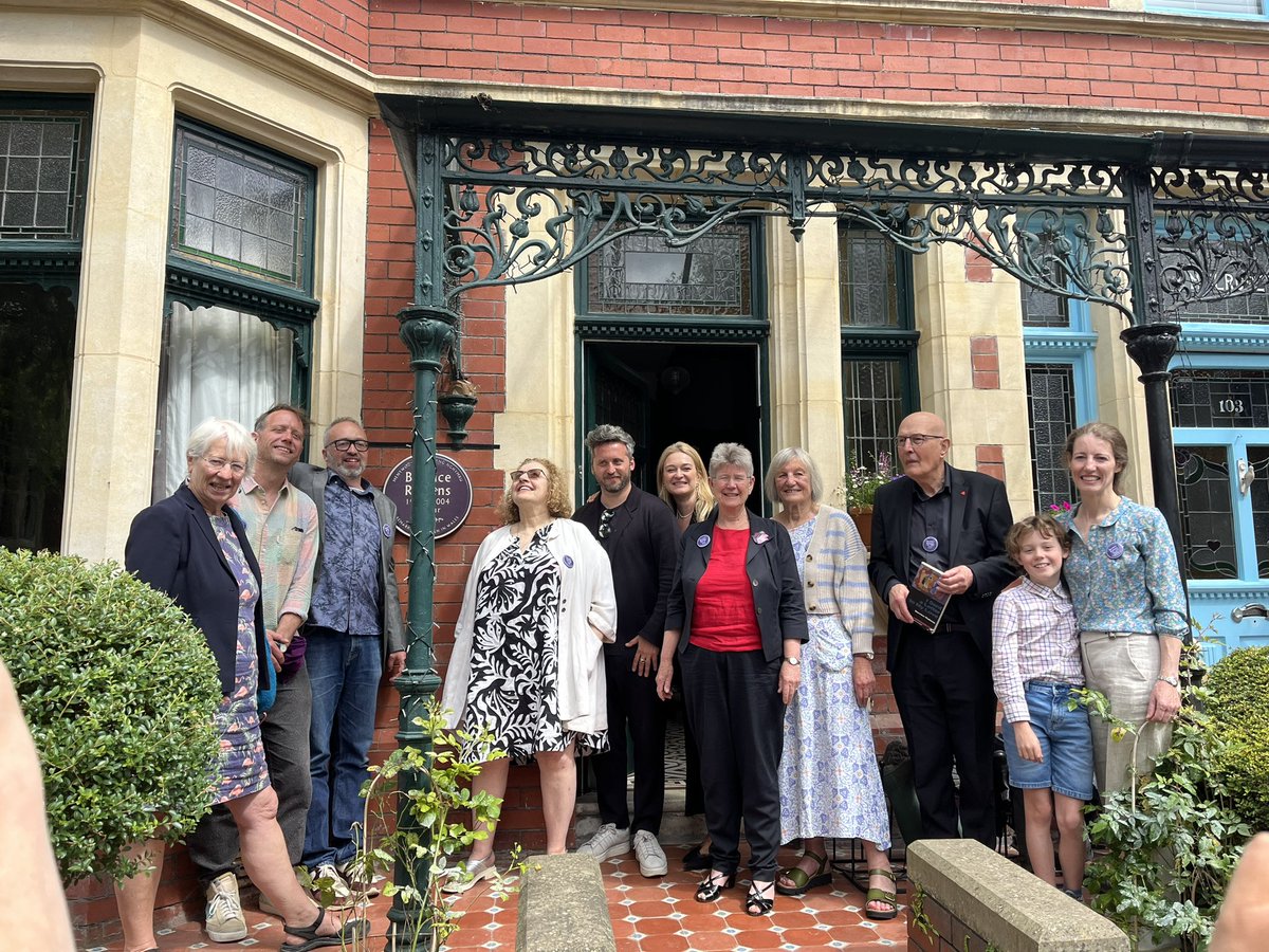 Purple_Plaques's tweet photo. Amazing to have so many family members at the unveiling of our 17th Purple Plaque yesterday. 

Thank you to everyone who came along to the event at her former family home in Roath, Cardiff.

Bernice Rubens: The first &amp; only woman from 🏴󠁧󠁢󠁷󠁬󠁳󠁿 (to date!) to win the Booker Prize. https://t.co/SocTfv5r0M