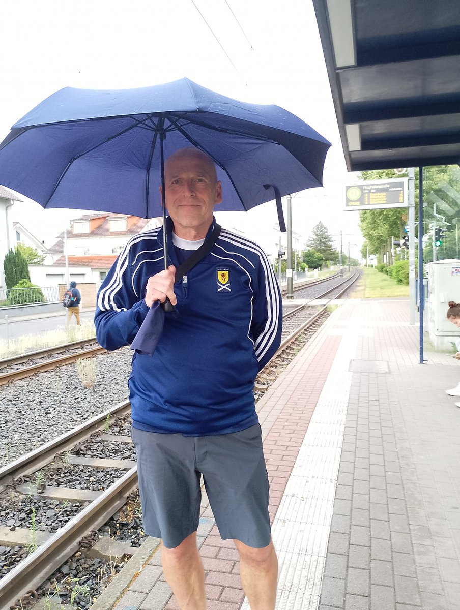 Darmstadt Freitag. Regan es ist mir egal