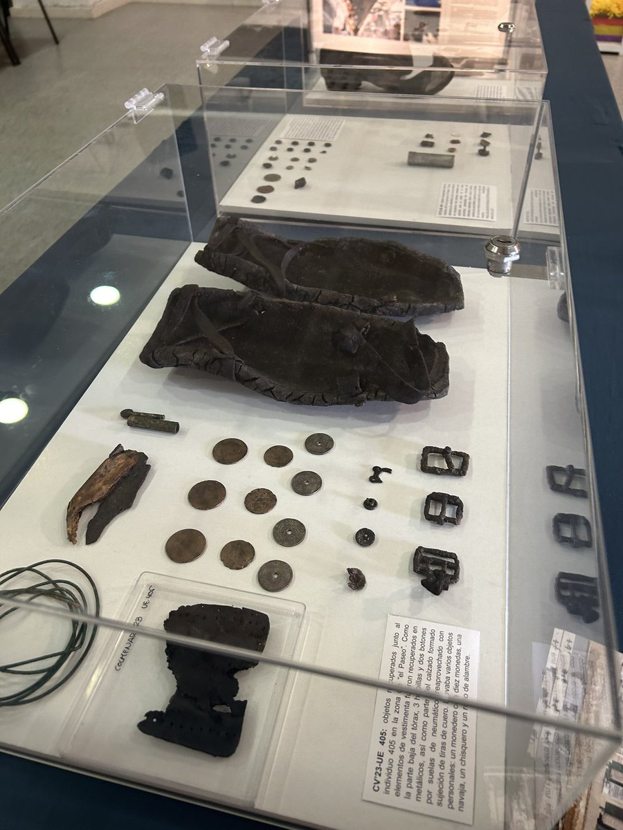 I d’una exposició sobre fosses, de la Generalitat, a una altra. La <a href="/ACVSSR/">Comisión de la Verdad Sanse</a> ha organitzat una expo per a difondre els primers resultats de les exhumacions al cementiri de Colmenar Viejo, la primera fossa oberta a la Comunitat de Madrid.