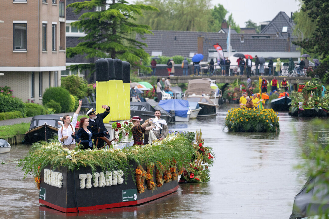 Vandaag is het zover! De Westlanddag begint en het wordt een dag met veel kleur en natuurlijk gezelligheid. De zon doet zijn best, de boten liggen er weer mooi bij en er zijn leuke activiteiten zoals een BMX-clinic! 🌸🚤