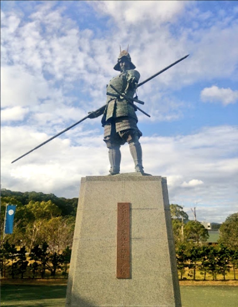 FryskePokemon's tweet image. Chōsokabe Motochika&apos;s Statue 長宗我部元親公初陣の 像 🗡👤  Kochi, Japan 🇯🇵
en.m.wikipedia.org/wiki/Ch%C5%8Ds…
 #PokemonGO #daimyō