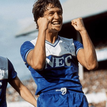 EvertonNewsFeed's tweet photo. 🗓#OnThisDay in 1985, Everton signed @GaryLineker for £800K from Leicester City!

🔵57 Games
⚽️40 Goals

A short stay but a memorable one https://t.co/u59cmbJXfZ