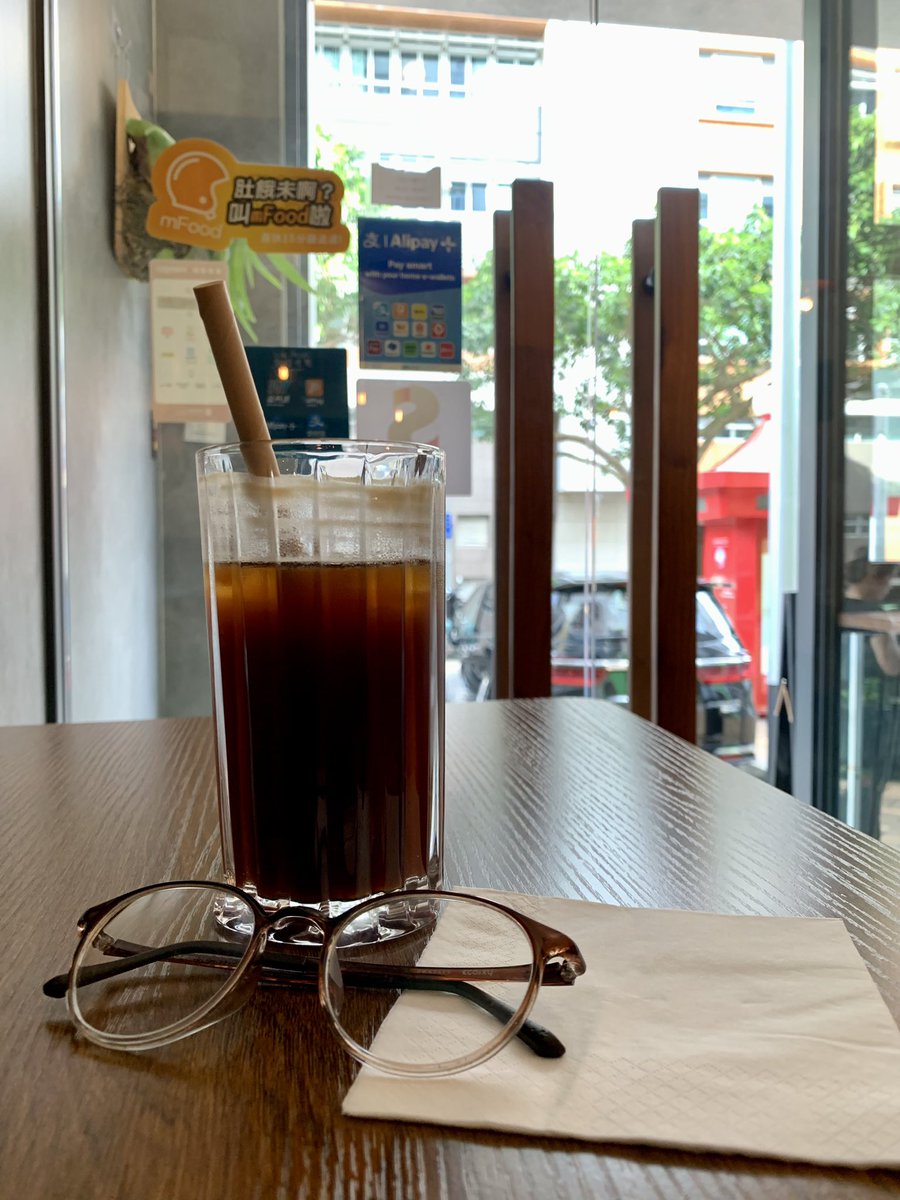 waidick's tweet image. 睇咗個三不像嘅演出，所以嘢都係處理唔到，舞台語言、音樂、念白、影像⋯至於舞蹈我評論唔到，我只係問一個問題，點解要郁動？或者係點解要講嘢？如果兩者都未搞清楚，不如理解乜嘢係劇場先，唔係擺咗個架、郁吓就係演出。
#廣東話寫x
#廣東語寫thread 
#時間太少爛騷太多
#時間太少爛片太多