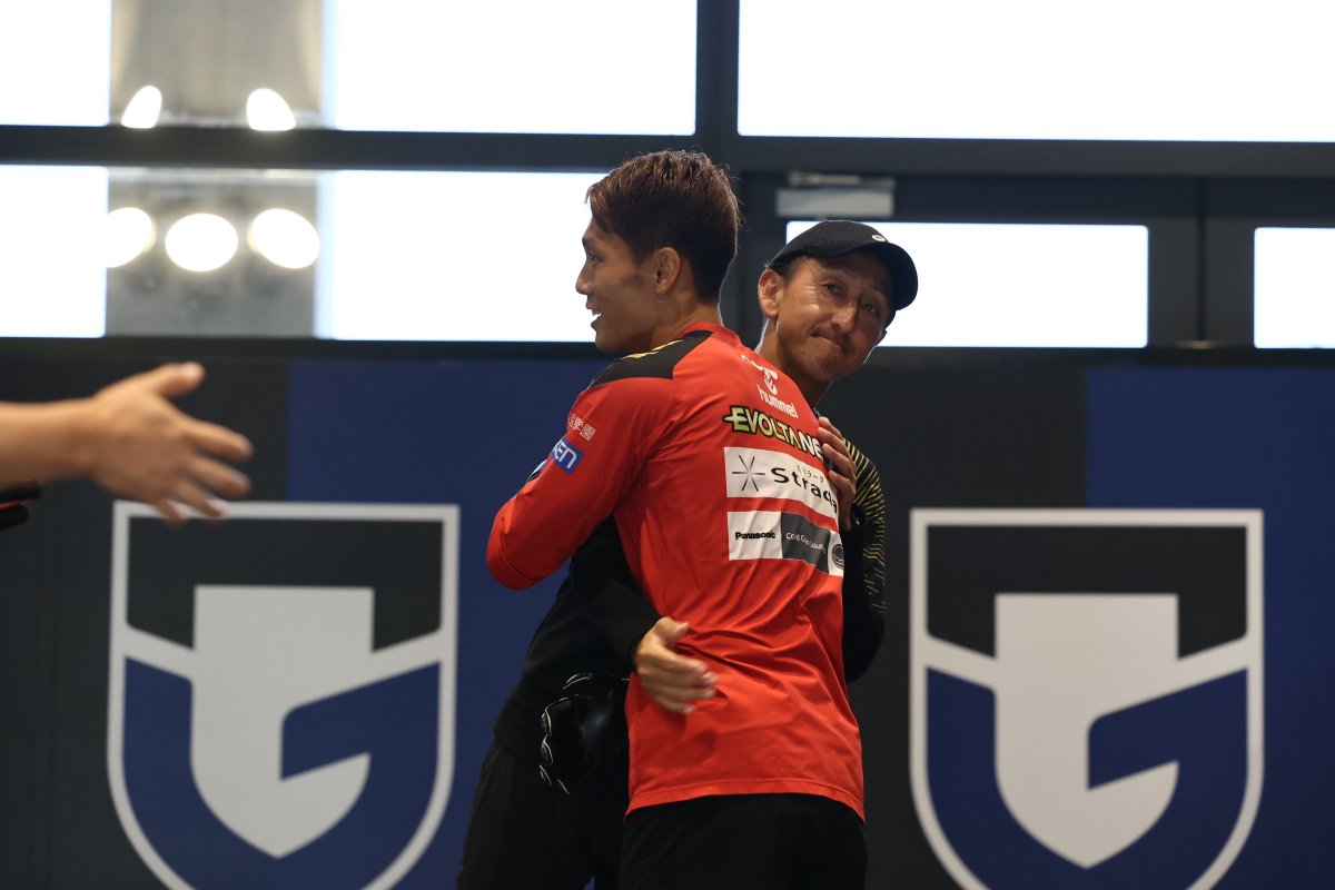 GK #一森純 選手と #東口順昭 選手がウォーミングアップへ👐 試合を