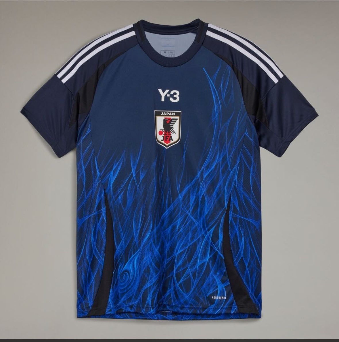 サッカー日本代表ユニ2024 オーセンティックもレプリカもサイズ感が