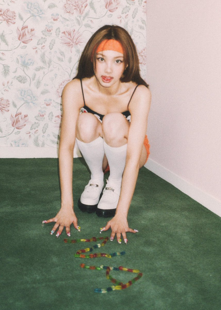 imnayeonarchive's tweet photo. https://t.co/hhh2puho6C