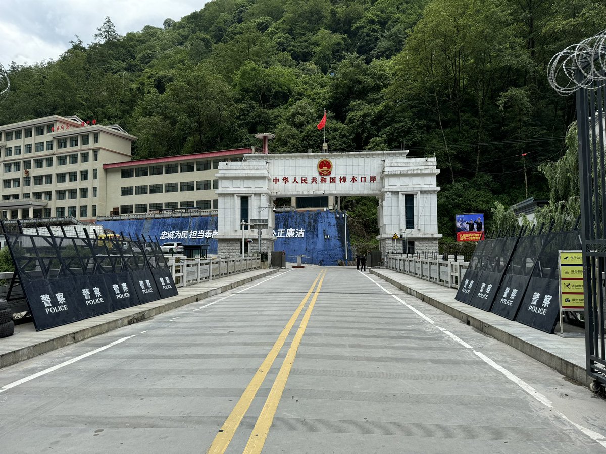 AnneseCoach's tweet image. China 🇨🇳 border Nepal 🇳🇵

#world #tatopani #nepal #china