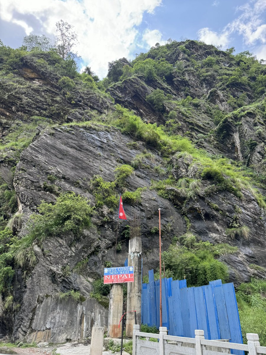 AnneseCoach's tweet image. China 🇨🇳 border Nepal 🇳🇵

#world #tatopani #nepal #china