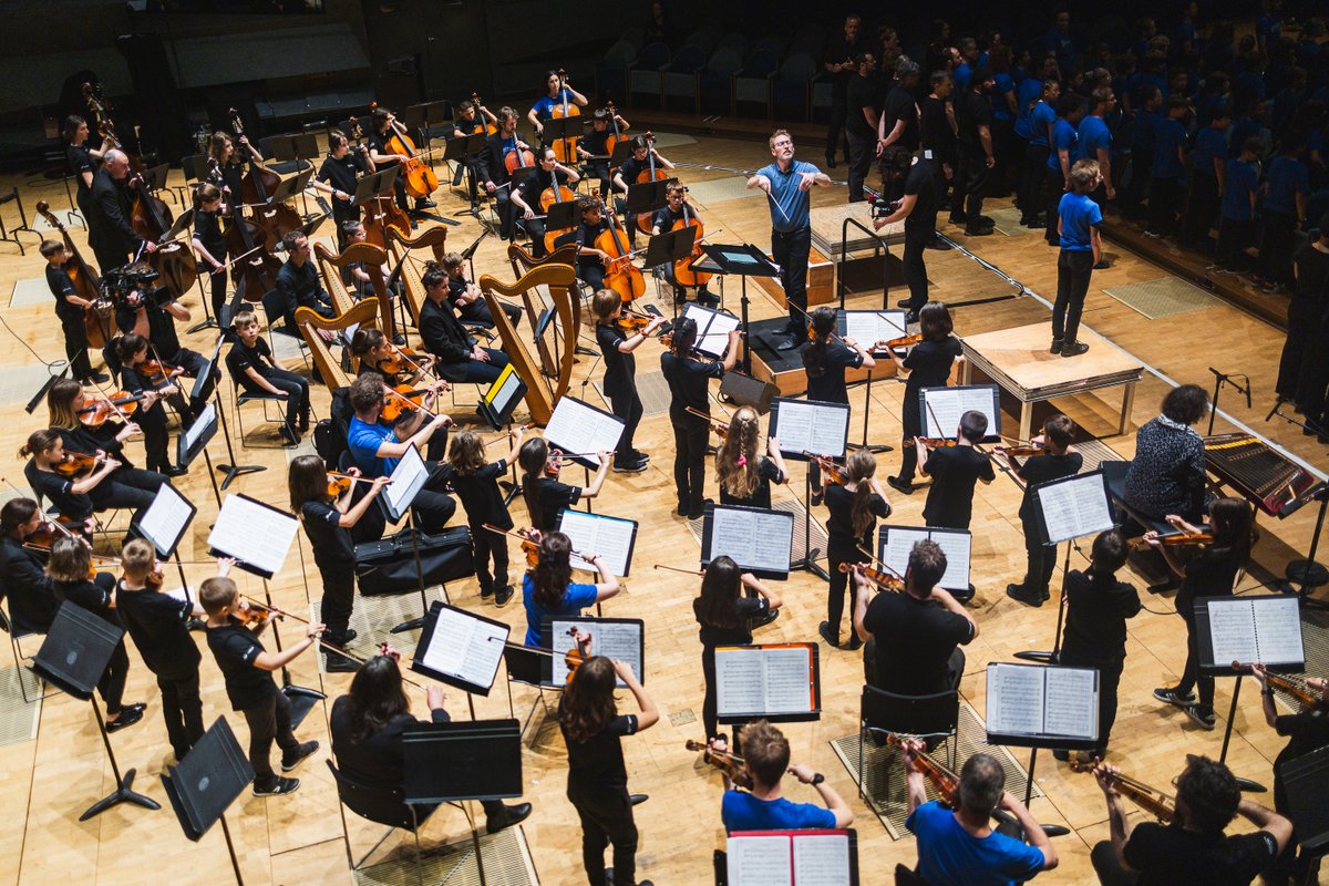 <a href="/Benoit_Menut/">Benoît Menut</a> <a href="/philharmonie/">Philharmonie de Paris</a> Grand moment d'émotion hier soir avec les Orchestres Démos Thouarsais et Kreiz Breizh à la Cité de la musique - <a href="/philharmonie/">Philharmonie de Paris</a> de Paris ! 🎼🚸