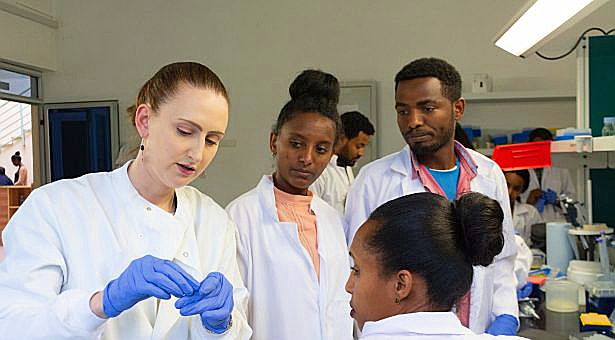 PRESS RELEASE - King’s Birthday Honours recognition for Professor Diane Saunders

Congratulations to <a href="/Saunders_Lab/">Diane Saunders</a> who has been recognised for her outstanding scientific achievements and dedication to women in STEM with the honour of OBE

okt.to/jlO6cz

<a href="/NorwichResearch/">Norwich Research Park</a>