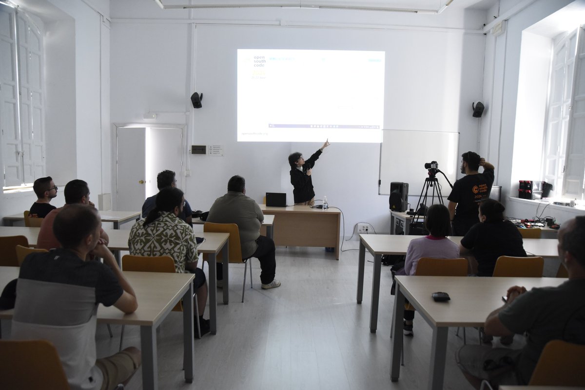 OpenSouthCode's tweet image. Hoy, @Beelzenef_ nos explicó cómo hacer apps más accesibles con Flutter. Recordaremos que ¡todo es un widget!. Crear aplicaciones inclusivas es ahora más fácil y más importante que nunca 📱✨ #OpenSouthCode24 #Flutter #Accesibilidad