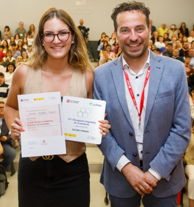 🔝XV #Olimpiada Española de #Economía, Logroño, <a href="/unirioja/">Universidad de La Rioja</a> Premios individuales:
8⃣ #CarlosPozoAcevedo (UEX)
9⃣ #AlejandraSierraMuñoz (UCO)
🔟#AndreaJiménezDueñas (UMA)
Entrega: #RaúlRuizCallado, Presidente de CONFEDE
<a href="/raulruizcallado/">Raúl Ruiz Callado</a> <a href="/confedeecoade/">CONFEDE</a> <a href="/EconomicasUA/">EconomicasUA</a> 👏