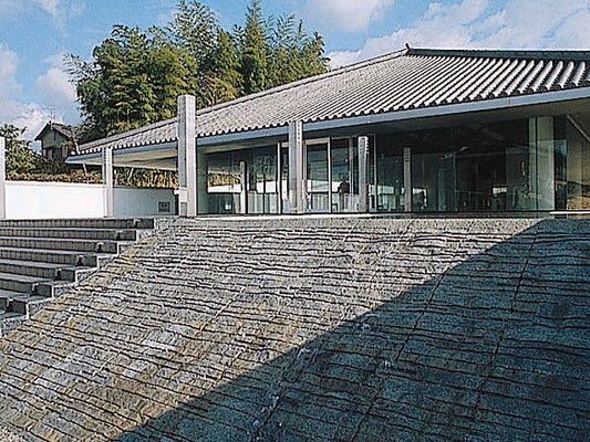 奈良市写真美術館1991by黒川紀章