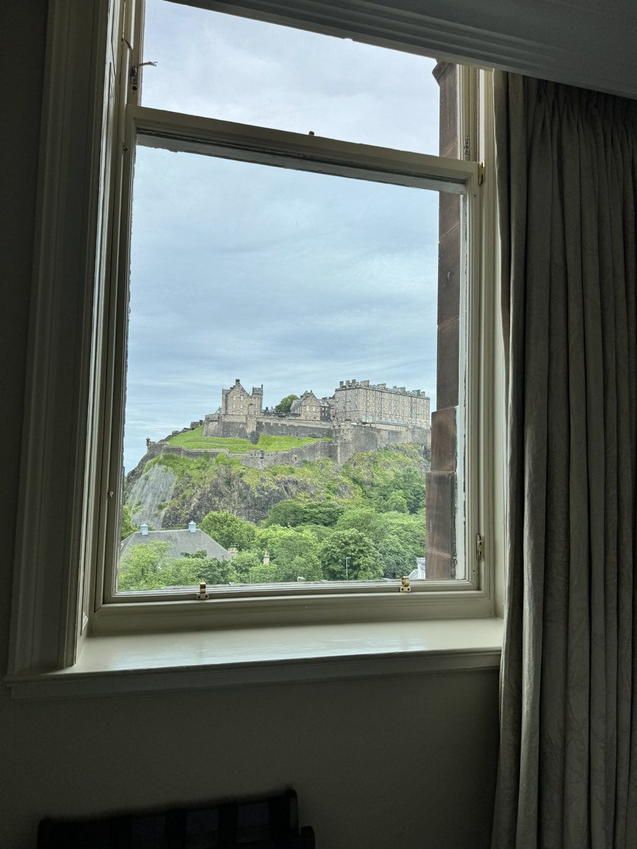 comradeflynn's tweet image. Asked my hotel in Edinburgh if they had any rooms with a good view. They said they had a tiny room on the top floor which I took and think I made the right choice.
