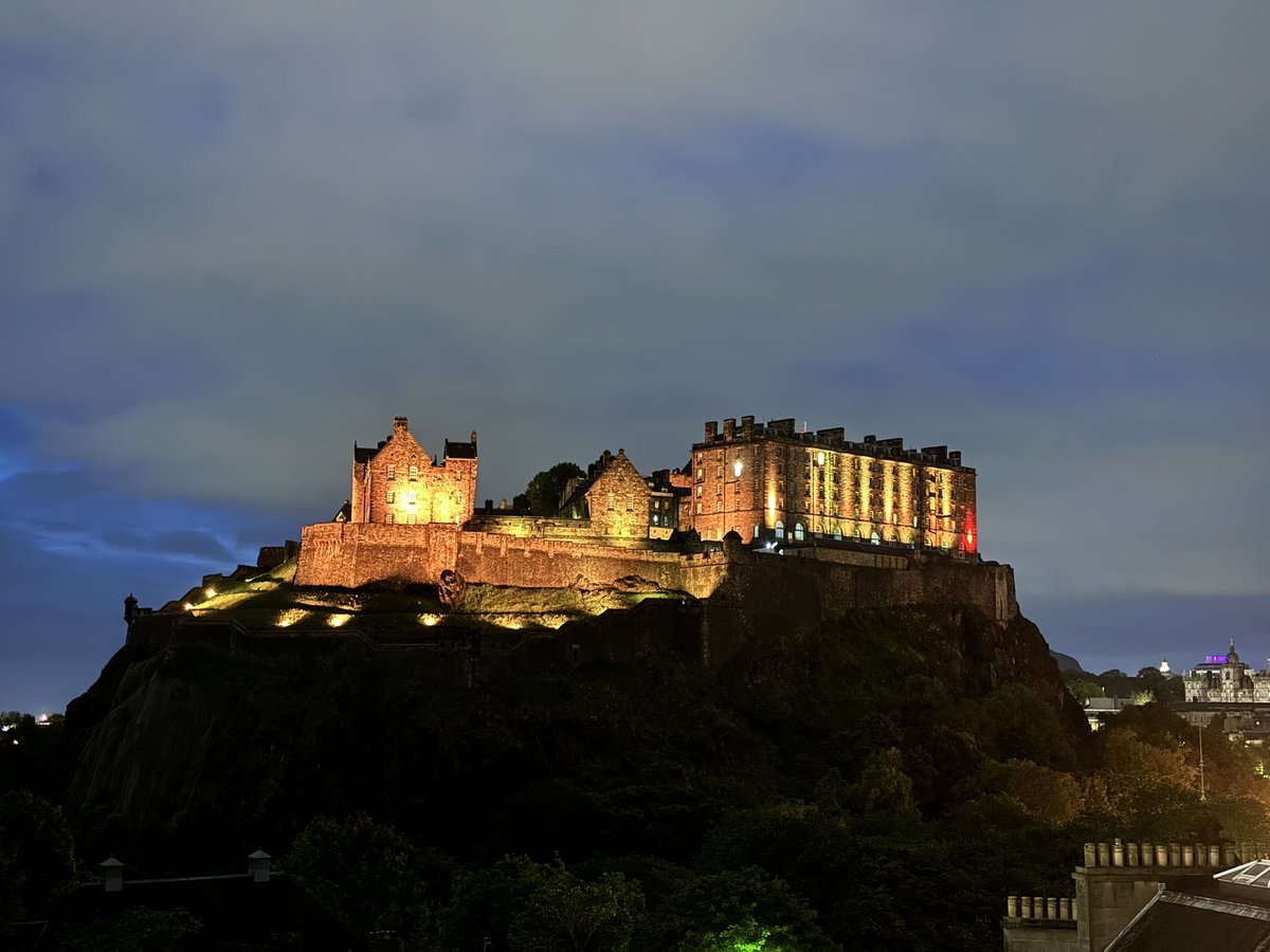 comradeflynn's tweet image. Asked my hotel in Edinburgh if they had any rooms with a good view. They said they had a tiny room on the top floor which I took and think I made the right choice.