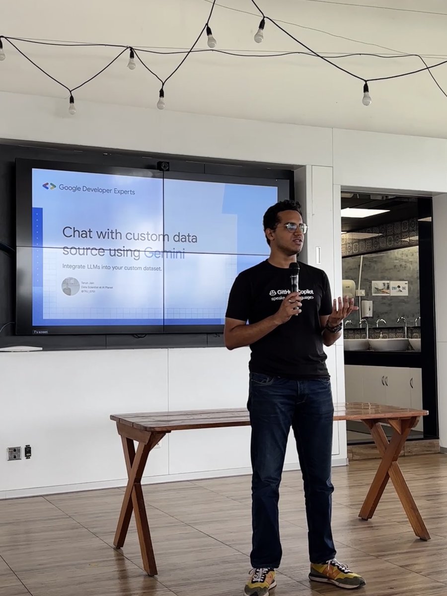 rishijaindev's tweet image. I am here at #CloudDevXchange by @localstack !!
Glad to be able to support this meetup as a Community Partner @APIDayJaipur 🫡🫡
#devx #localstack