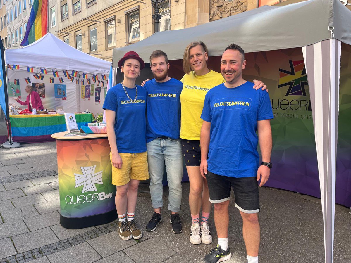 QueerBw (@queerbw) on Twitter photo Wir sind heute fĂĽr euch beim <a href="/csdmuenchen/">CSD MĂĽnchen</a> mit einem Stand dabei. Kommt vorbei und informiert euch (: Wir stehen vor der Theatinerstr 38
#QueerBw #csdmuenchen #munichpride #Bundeswehr Wir sind heute fĂĽr euch beim <a href="/csdmuenchen/">CSD MĂĽnchen</a> mit einem Stand dabei. Kommt vorbei und informiert euch (: Wir stehen vor der Theatinerstr 38
#QueerBw #csdmuenchen #munichpride #Bundeswehr