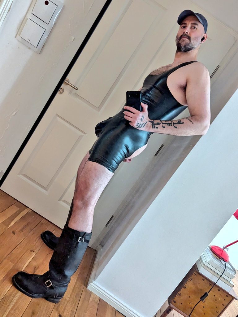 Contemplating taking my new <a href="/BlackstyleLatex/">BLACKSTYLE</a> slut shorts to Lab tonight...