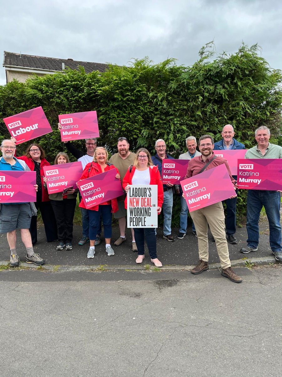 katrinamurray71's tweet image. Part of the campaign team out in Condorrat this afternoon.  The only way we can get the change we all need including the change to #makeworkpay #VoteScotLab24.