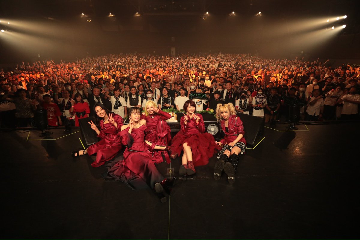 D_Drive_Yuki's tweet image. ツアー2日目豊洲PIT！
みんなの熱い気持ちが最初から伝わってきて最高でした🫶🏻✨
ありがとうございました!!
そしてMizukiさんのバースデーもサプライズできたし嬉しかった🥰
おめでとう！黄色い椅子にかかってるタオル取る時緊張しました🤣

さて次はツアーファイナル！
名古屋でまた会おう！

#EOE…