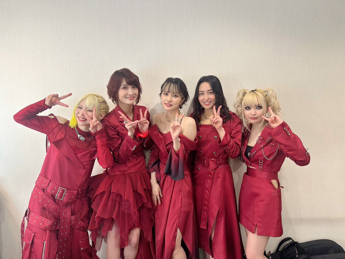 D_Drive_Yuki's tweet image. ツアー2日目豊洲PIT！
みんなの熱い気持ちが最初から伝わってきて最高でした🫶🏻✨
ありがとうございました!!
そしてMizukiさんのバースデーもサプライズできたし嬉しかった🥰
おめでとう！黄色い椅子にかかってるタオル取る時緊張しました🤣

さて次はツアーファイナル！
名古屋でまた会おう！

#EOE…