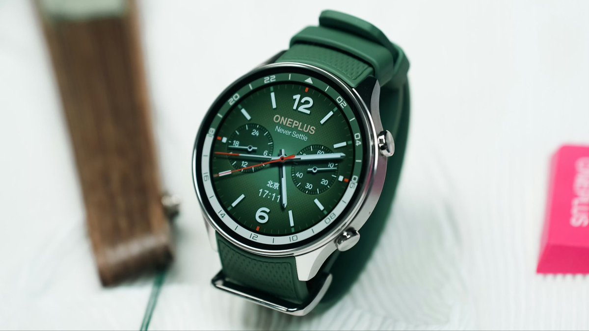 OnePlusClub's tweet image. OnePlus Watch 2 in Nebula Green 💚 

📸 搞机圈的那些事
#OnePlusWatch2
#OnePlusAce3Pro