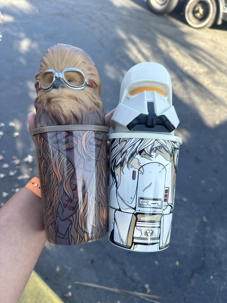 StarWarsThrift's tweet photo. It’s rare when I spot any Solo merch so I was happy to find these cups! The Solo Denny’s promo was a good time. #fleafinds https://t.co/dgh6HOtVK5