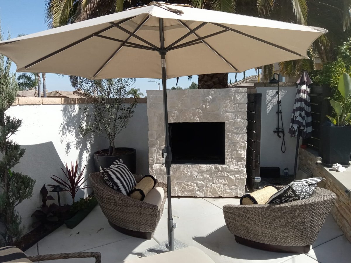 bybbqislands's tweet image. Create your own outdoor retreat with our custom-designed fire features and cozy seating areas. Perfect for relaxing or entertaining guests, our designs add both style and comfort to your backyard. #OutdoorLiving #FireFeatures #CozySpaces #BackyardRetreat