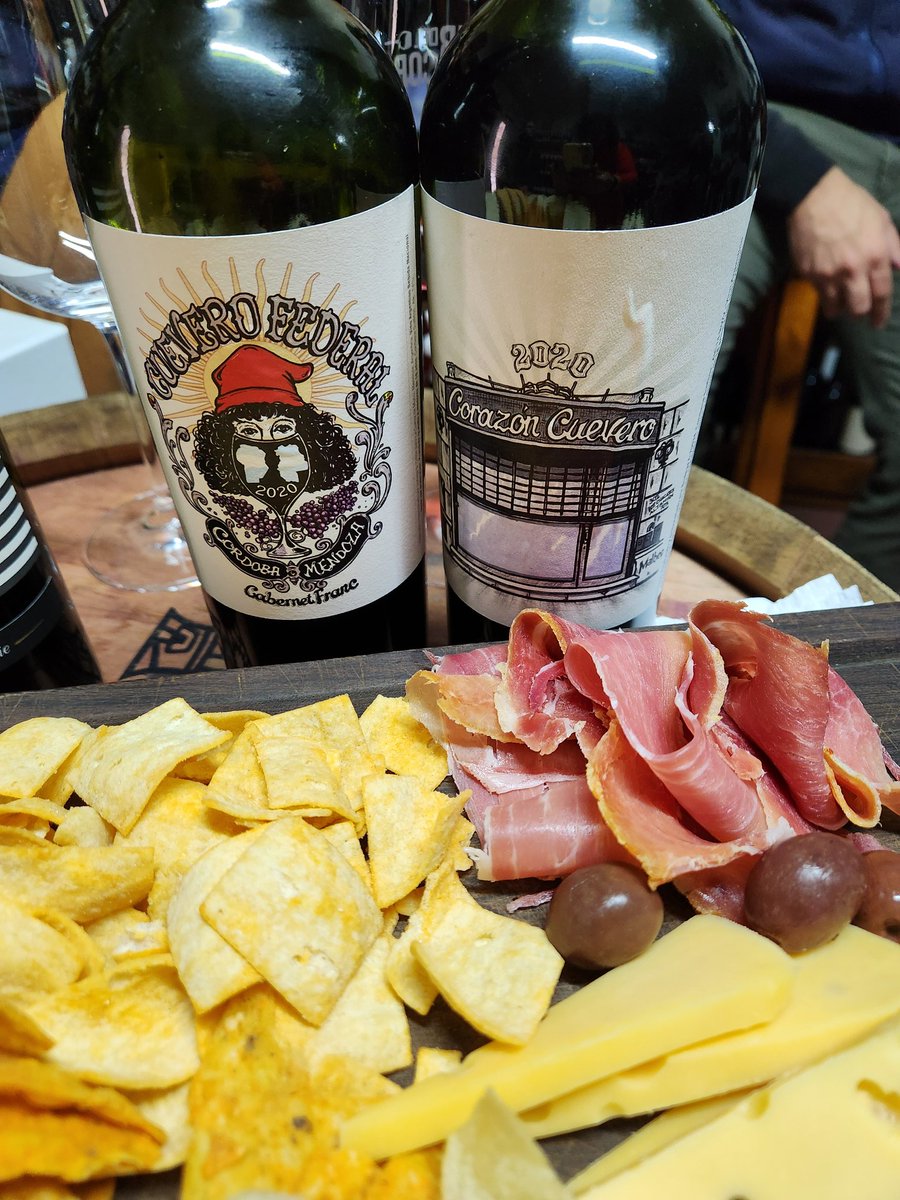 <a href="/VinotecaMRWines/">Musu</a> vibes en Olavarría. 
Charla con <a href="/LuzPeruzzi/">Luz Garcia Peruzzi</a> en <a href="/Club_delCorcho/">Club del Corcho</a>