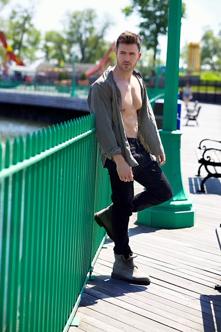 Just hanging around! https://t.co/VEvsuojoMY