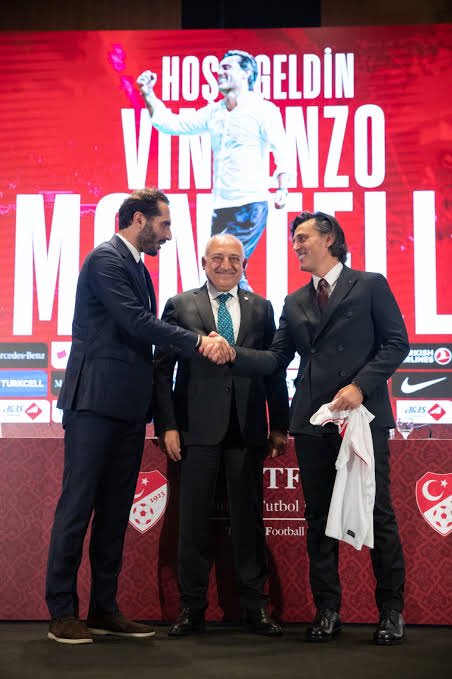 Türk futbolunun ve altın jenerasyonun kurtuluş reçetesi;

Mehmet Büyükekşi 𝗜̇𝗦𝗧𝗜̇𝗙𝗔!
Hamit Altıntop 𝗜̇𝗦𝗧𝗜̇𝗙𝗔!
Vincenzo Montella 𝗜̇𝗦𝗧𝗜̇𝗙𝗔!