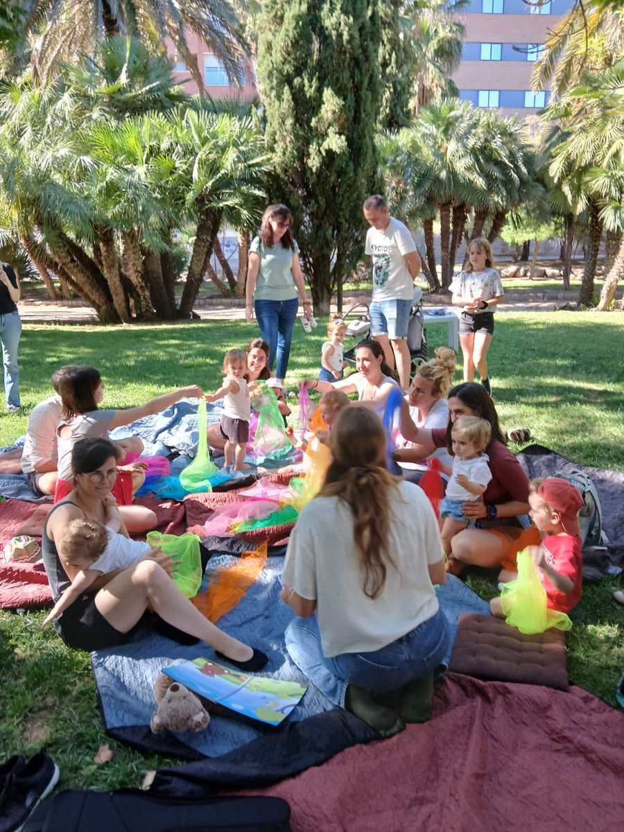 Tecletes's tweet photo. Gràcies #Tarragona!!
Les @tecletes ho vam repetir ahir! 
Un solstici bonic per celebrar l'estiu i la música🤩🩷 
Us deixem algunes imatges resum... els videos més punkis els teniu als stories ig🫣😜🤟🏻 
#parcquinta #tecletes #solstici https://t.co/0f0lZdNR1J