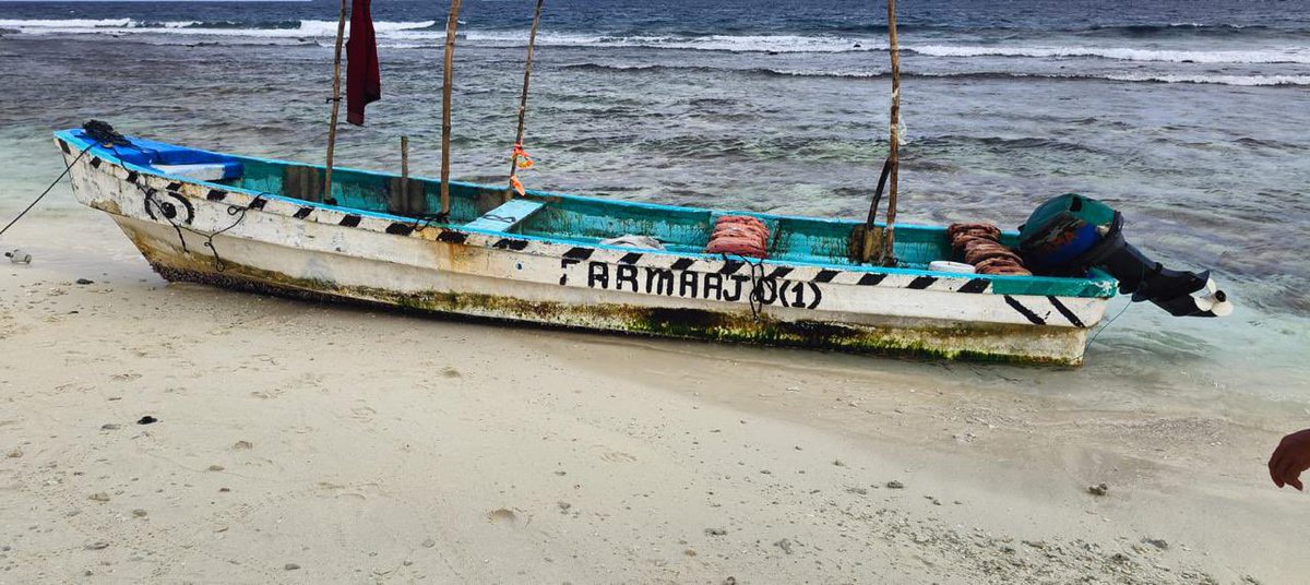3 Somali fishermen, lost in Somali waters for a months, have been found safe on a small northern island in Maldives 🇲🇻.They are skillful to have survived and lucky. <a href="/HarunMaruf/">Harun Maruf</a> #Maldives