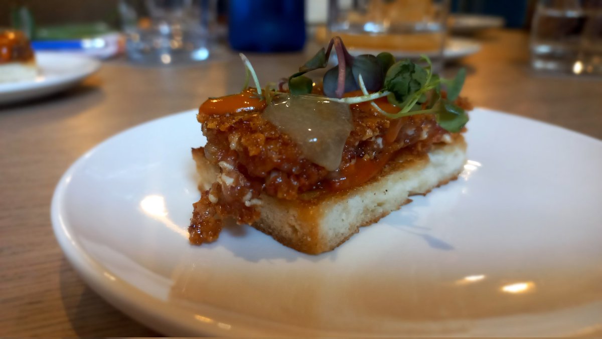 Las Recetas de Carol (@recetasdecarol) on Twitter photo #avilaentapas <a href="/AvilaenTapas/">Ávila de Tapas</a>
BRIOCHE DE OREJA CON CREMOSO DE CALLOS Y SAL DE PIPARRA @<a href="/SofragaPalacio/">Sofraga Palacio</a>
Pan brioche tostado, oreja a la plancha, crema de callos de ternera y sal de piparras
<a href="/Ayto_Avila/">Ayuntamiento Ávila</a> <a href="/HosteleriaAvila/">Hostelería de Ávila</a> <a href="/Feri_Avila/">FeriÁvila - Eventos</a> #avilaentapas <a href="/AvilaenTapas/">Ávila de Tapas</a>
BRIOCHE DE OREJA CON CREMOSO DE CALLOS Y SAL DE PIPARRA @<a href="/SofragaPalacio/">Sofraga Palacio</a>
Pan brioche tostado, oreja a la plancha, crema de callos de ternera y sal de piparras
<a href="/Ayto_Avila/">Ayuntamiento Ávila</a> <a href="/HosteleriaAvila/">Hostelería de Ávila</a> <a href="/Feri_Avila/">FeriÁvila - Eventos</a>
